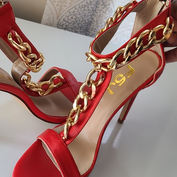 Red Heels - Picture 2 of 4
